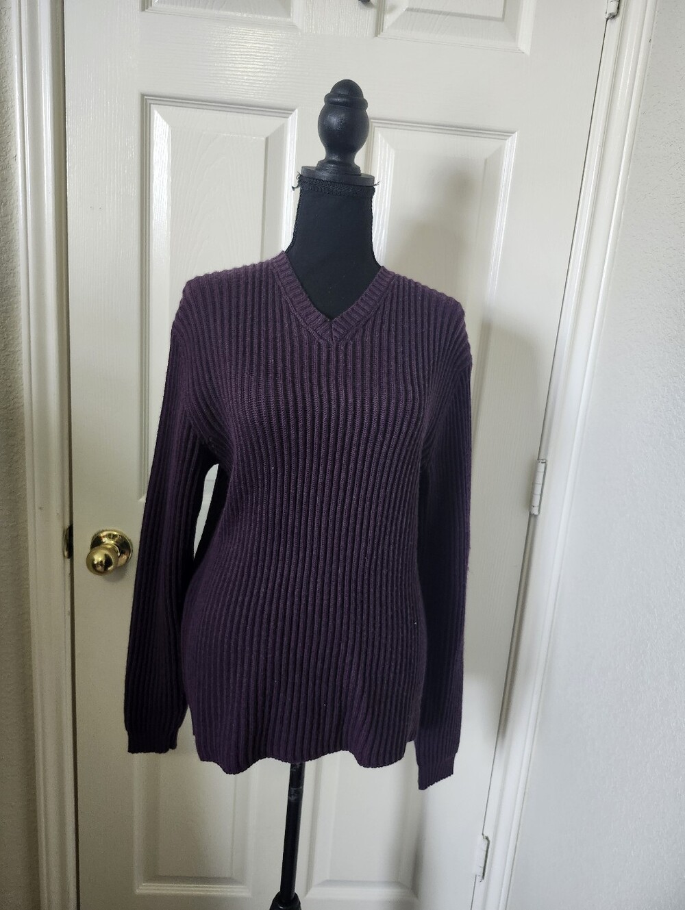 Hugo Boss V-Neck Ribbed Long Sleeve Sweater in Plum
